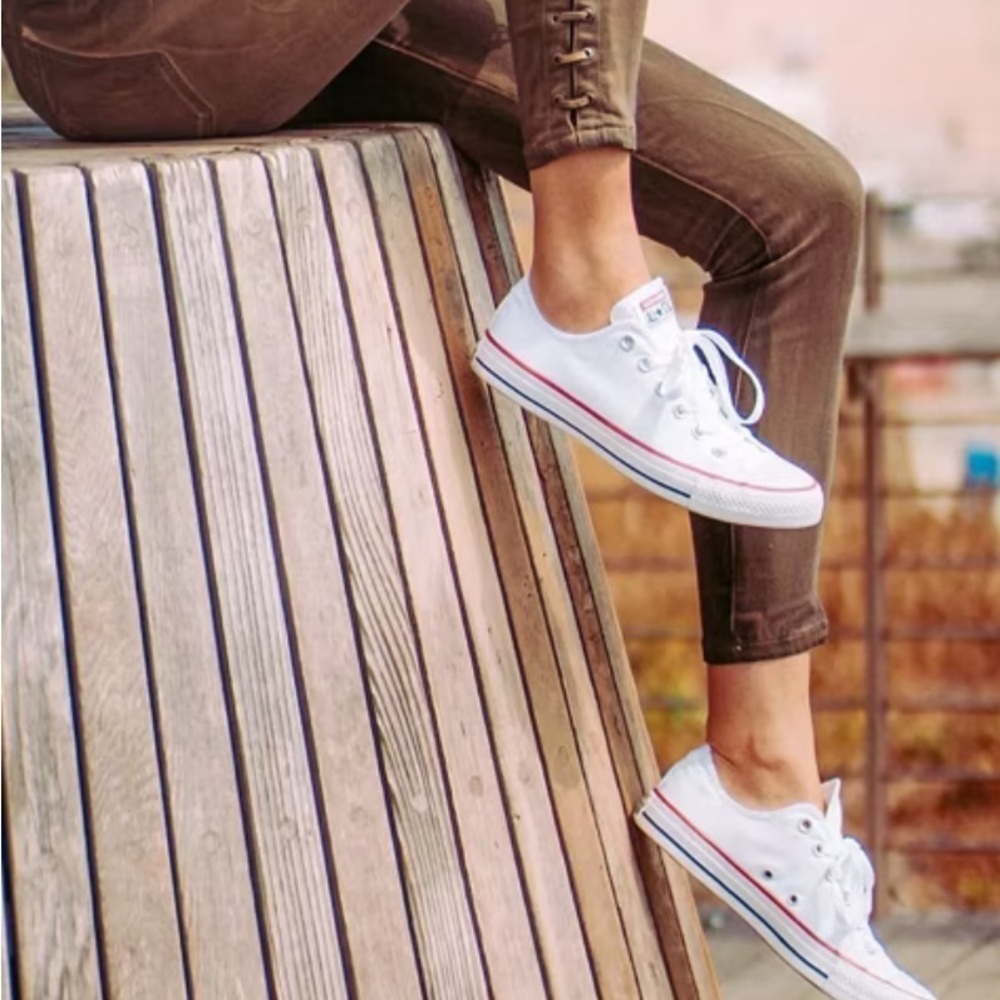 Converse All Star White and Red Sneakers size 5 - Picture 2 of 6